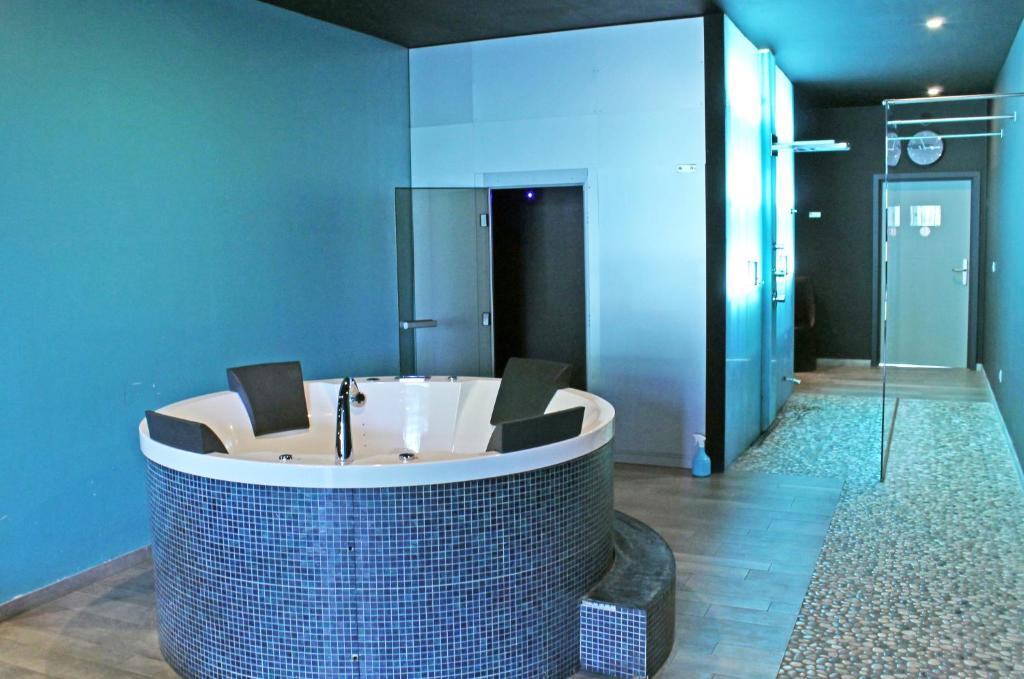 Pure Hotel Lier Bagian luar foto